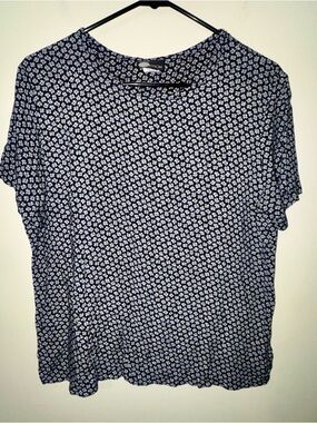 Vintage 90s First Option Made in USA 🇺🇸 Navy & White Floral Rayon Blouse